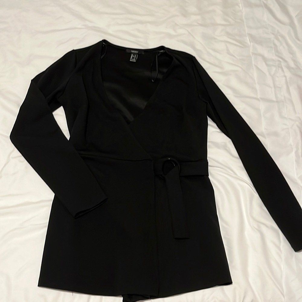 Forever 21 women’s size large black, long sleeve romper